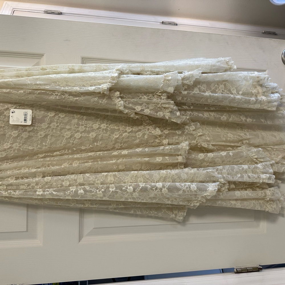 Free people skirt NWT. Ivory in color, size XL. High/low design.